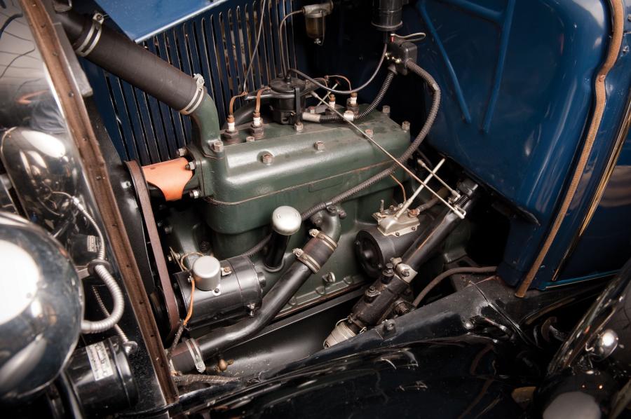  Ford Model A DeLuxe Roadster 1931 года  (фото 11 из 11)